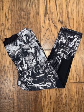 KYODAN Women Legging CAPRI Black White Yoga Running